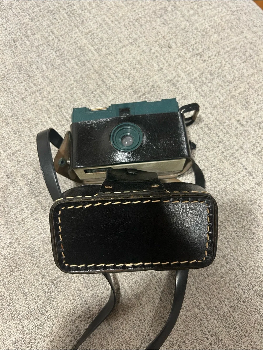 Kodak Hawkeye Instamatic F Camera - Green and Silver Accents untested as is